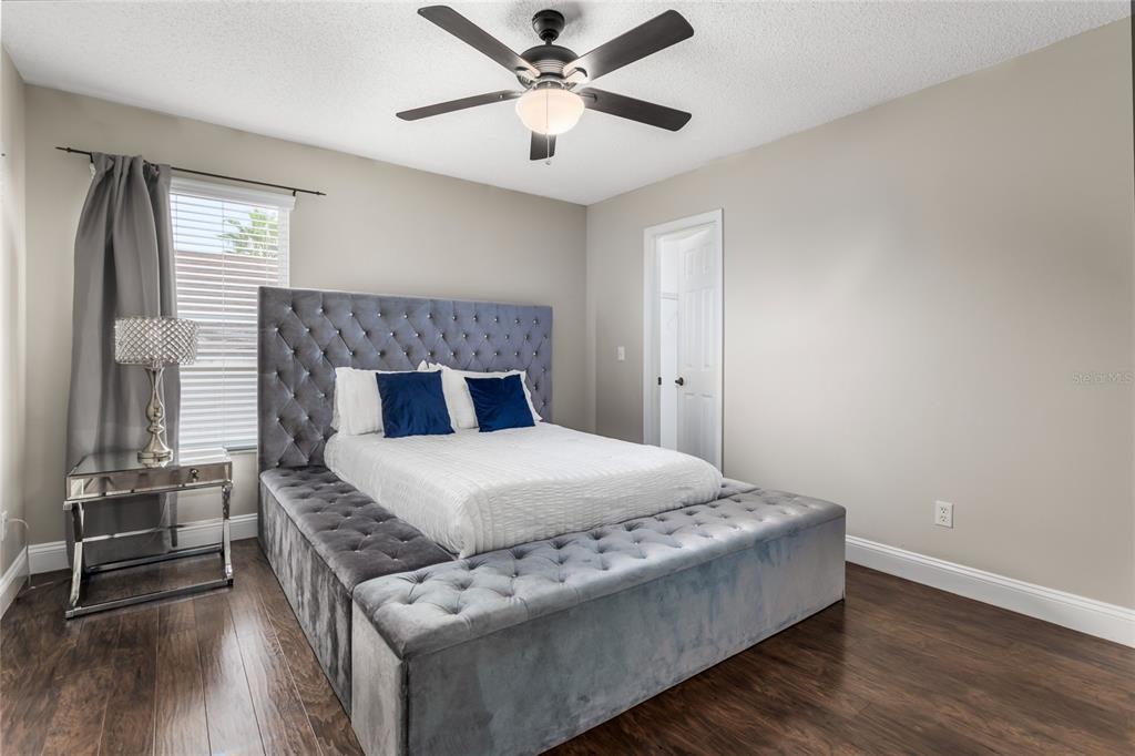 Slide show image of the Orlando Florida Home for Sale 28