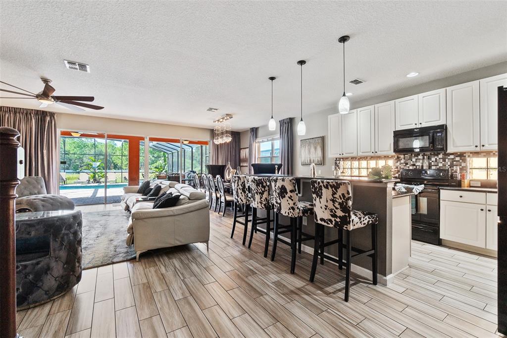 Slide show image of the Orlando Florida Home for Sale 13