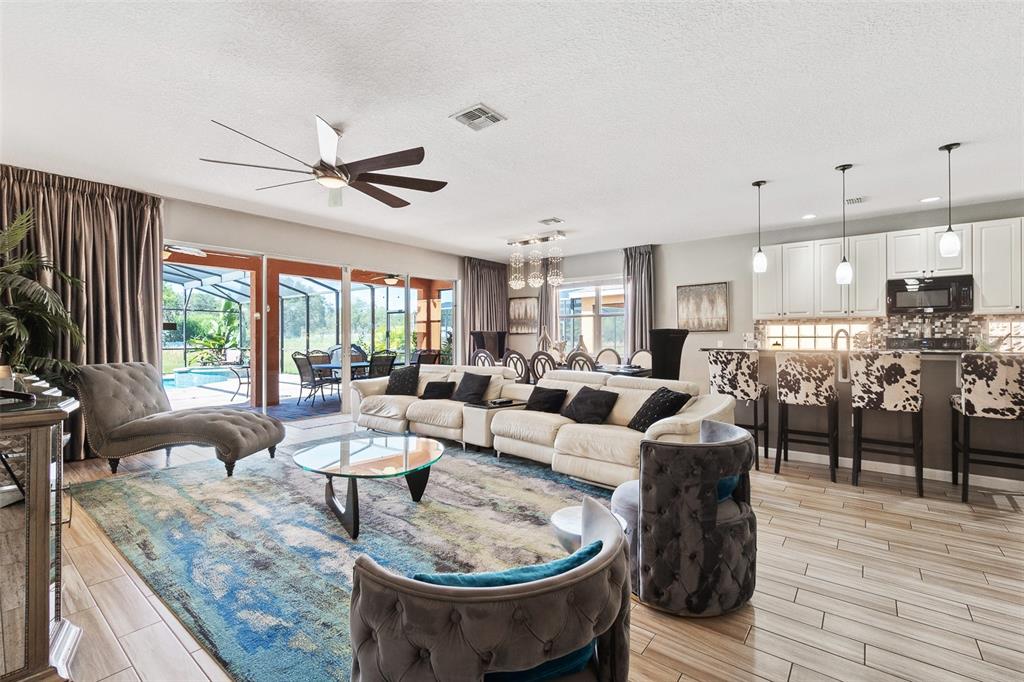 Slide show image of the Orlando Florida Home for Sale 15