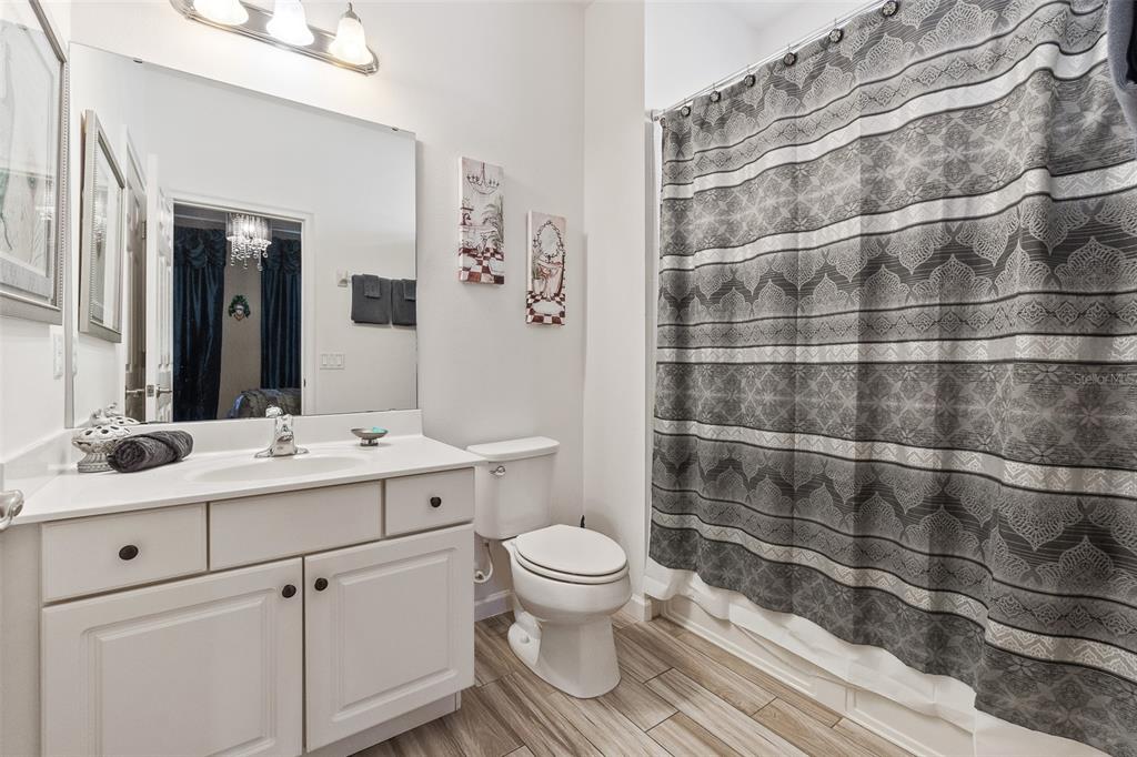 Slide show image of the Orlando Florida Home for Sale 29