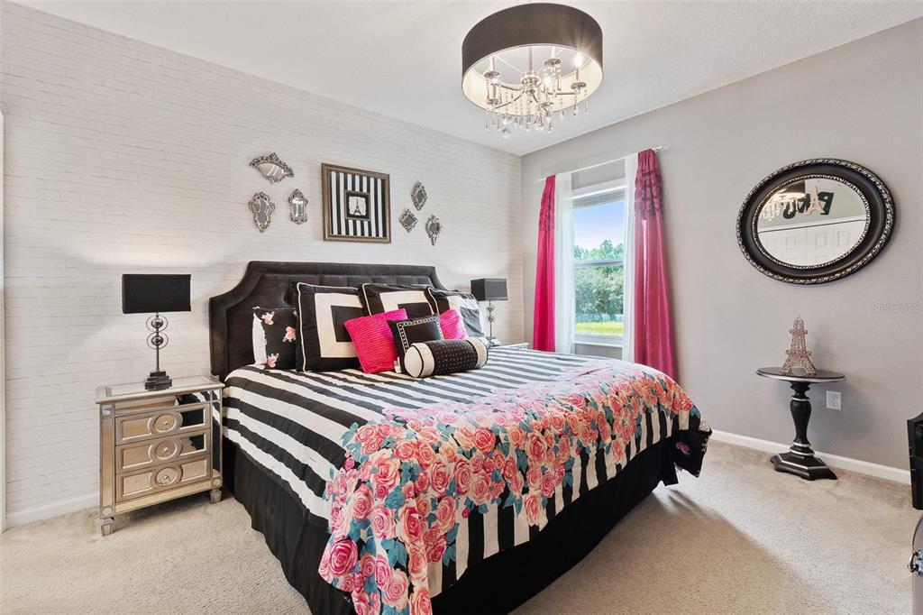 Slide show image of the Orlando Florida Home for Sale 34