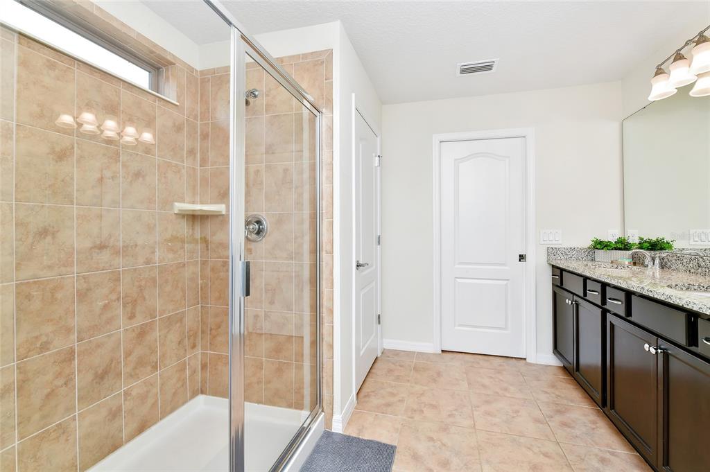 Slide show image of the Orlando Florida Home for Sale 22