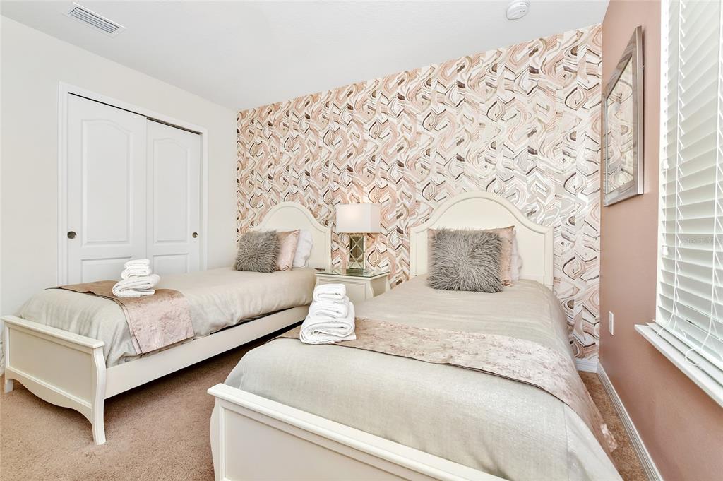 Slide show image of the Orlando Florida Home for Sale 30