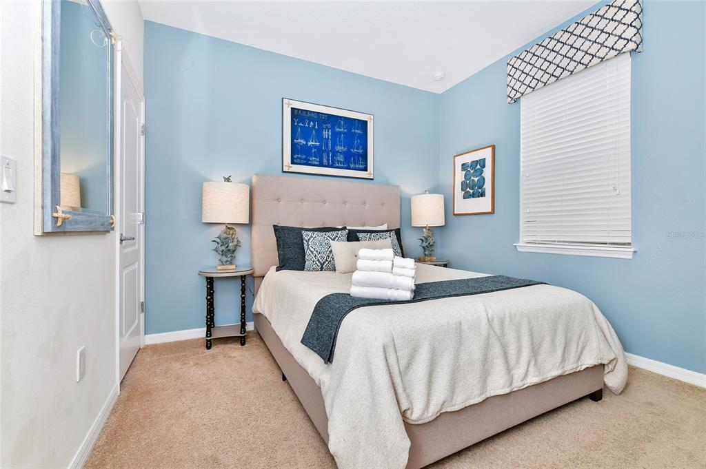 Slide show image of the Orlando Florida Home for Sale 32