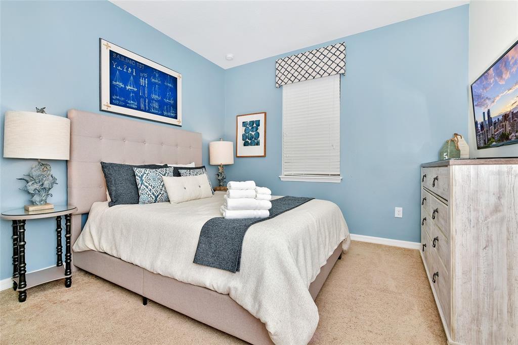 Slide show image of the Orlando Florida Home for Sale 33