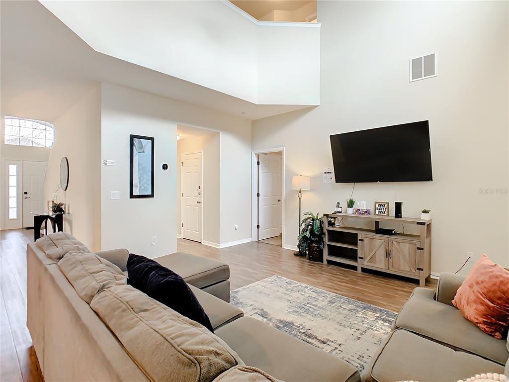 Slide show image of the Orlando Florida Home for Sale 22