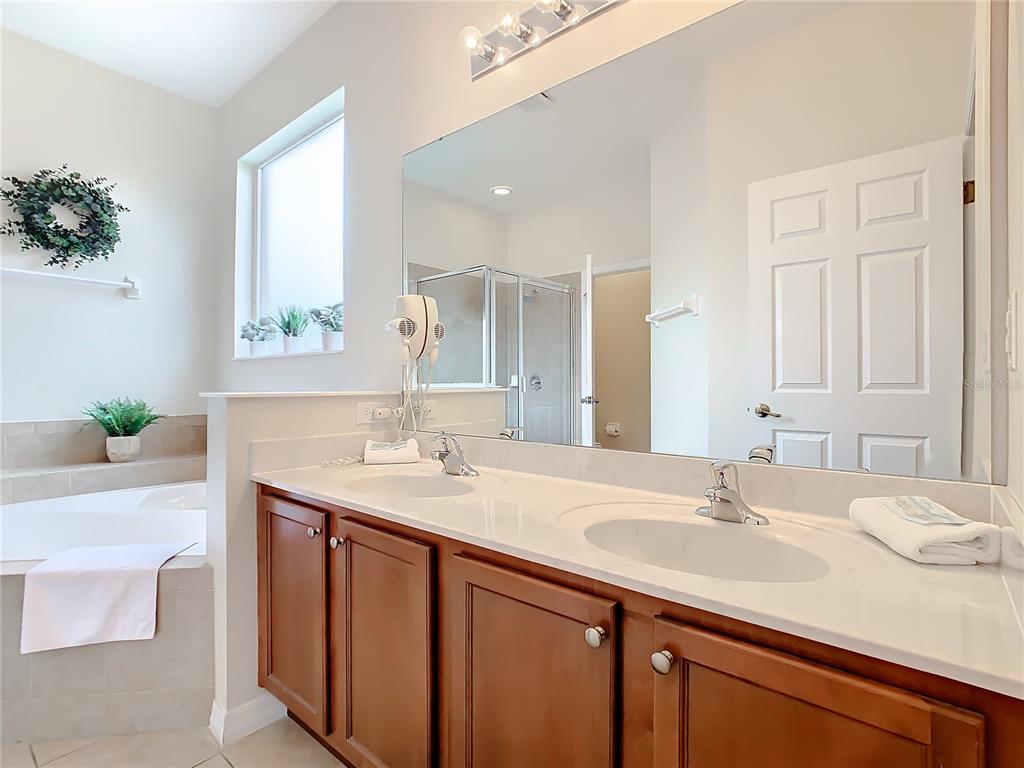 Slide show image of the Orlando Florida Home for Sale 31