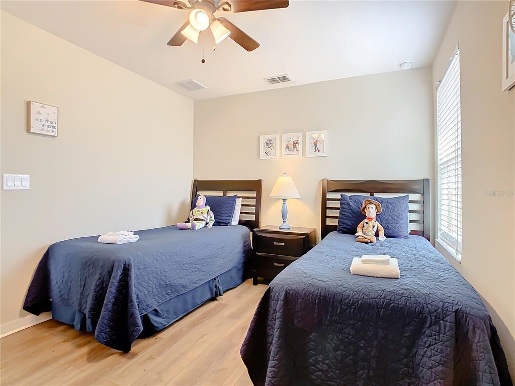 Slide show image of the Orlando Florida Home for Sale 73