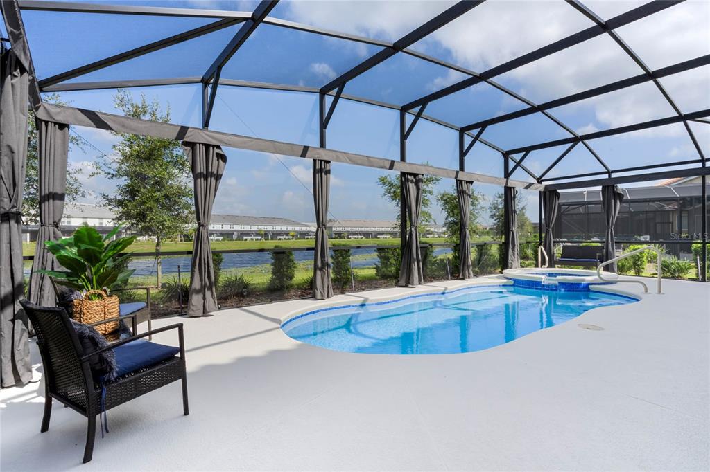 Slide show image of the Orlando Florida Home for Sale 37
