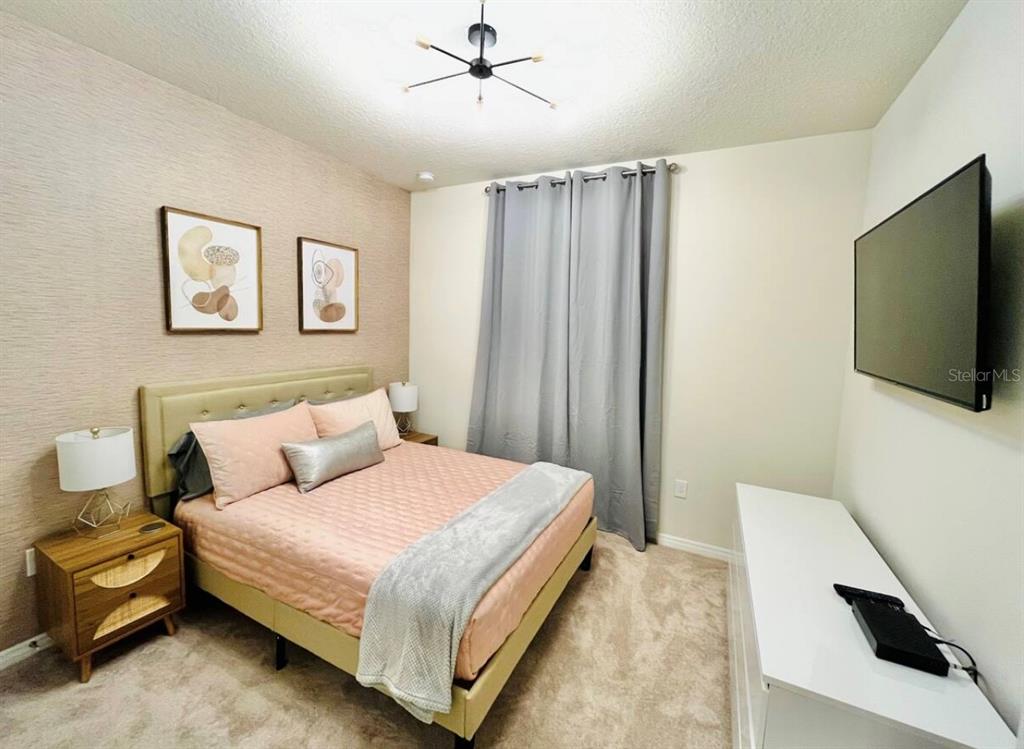 Slide show image of the Orlando Florida Home for Sale 14