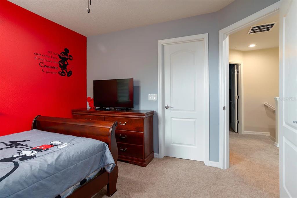 Slide show image of the Orlando Florida Home for Sale 26