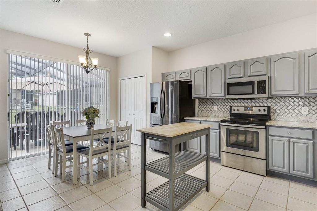 Slide show image of the Orlando Florida Home for Sale 10
