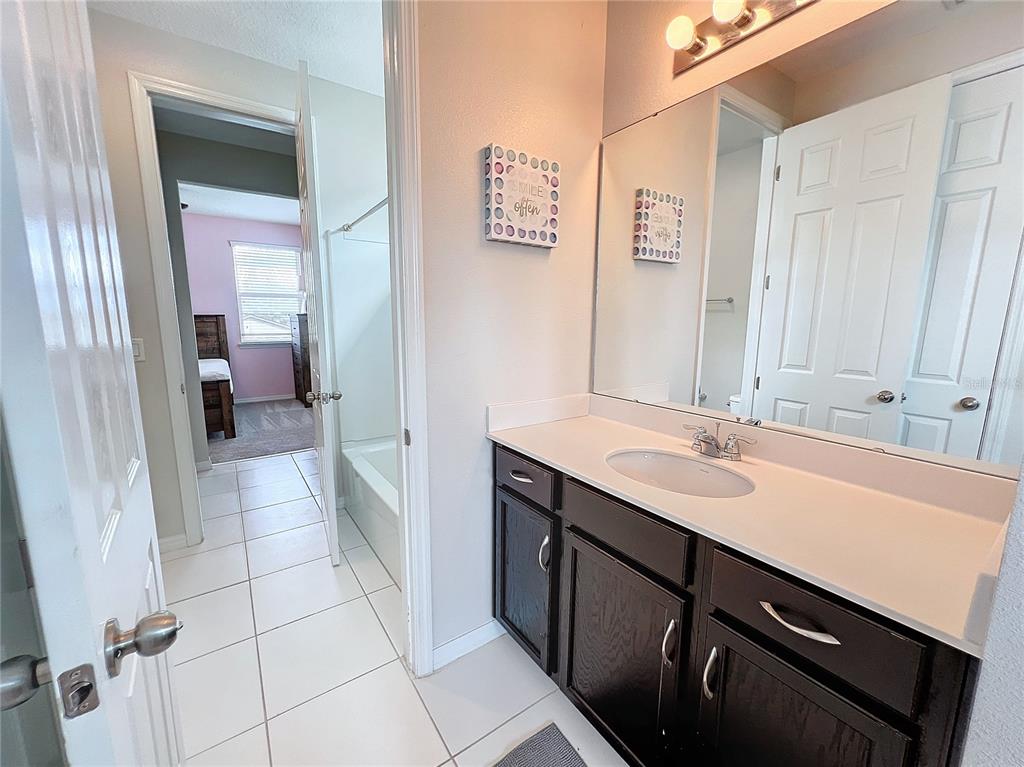 Slide show image of the Orlando Florida Home for Sale 21