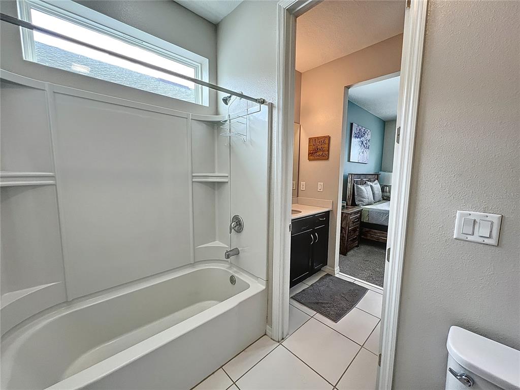 Slide show image of the Orlando Florida Home for Sale 22