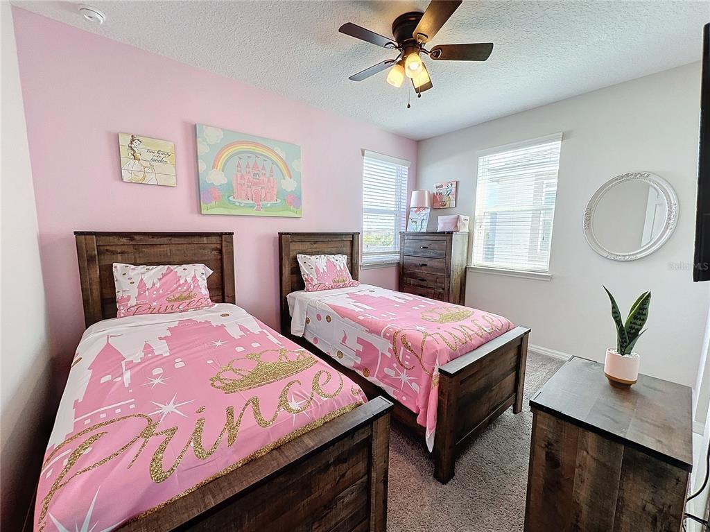 Slide show image of the Orlando Florida Home for Sale 25