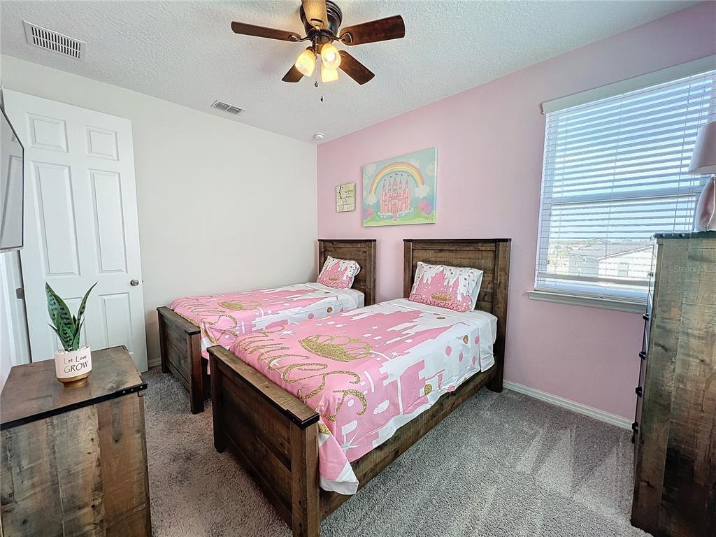 Slide show image of the Orlando Florida Home for Sale 26