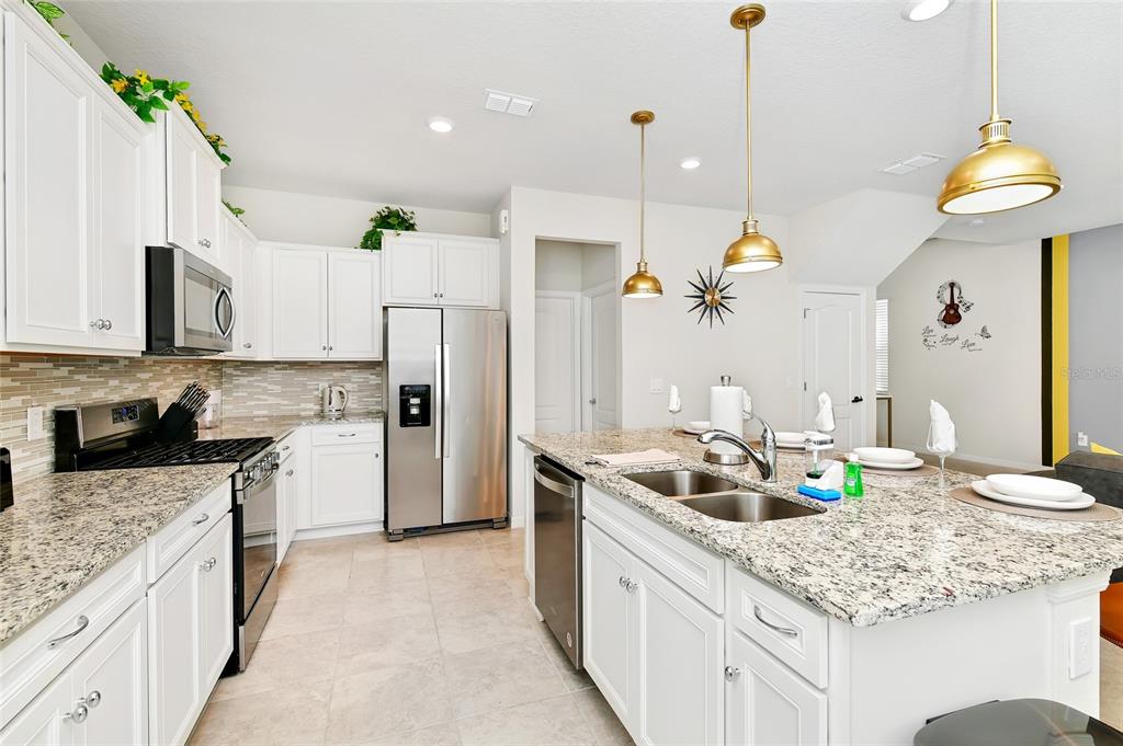 Slide show image of the Orlando Florida Home for Sale 19