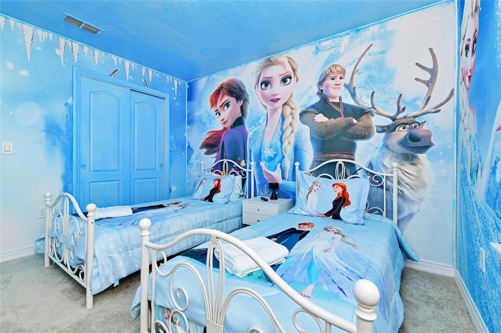 Slide show image of the Orlando Florida Home for Sale 32