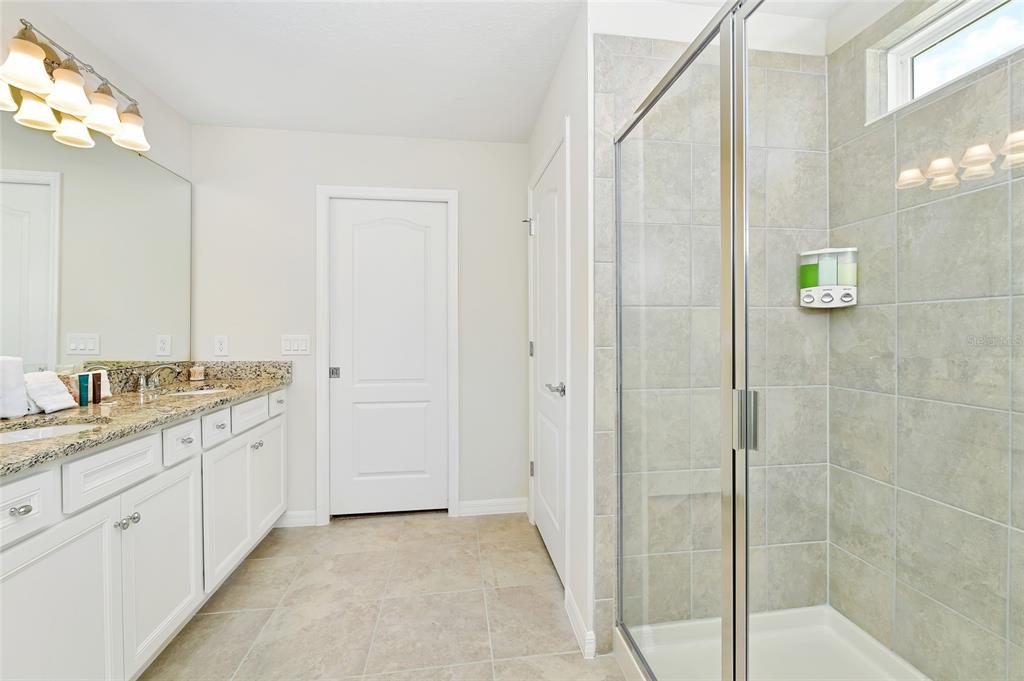 Slide show image of the Orlando Florida Home for Sale 41