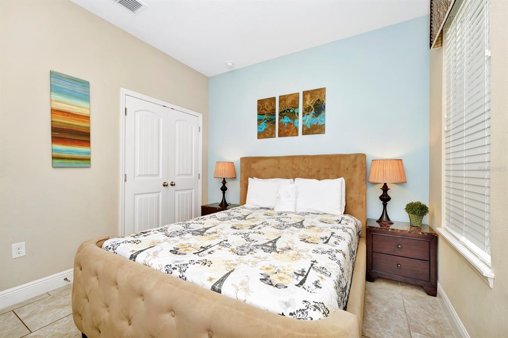 Slide show image of the Orlando Florida Home for Sale 18