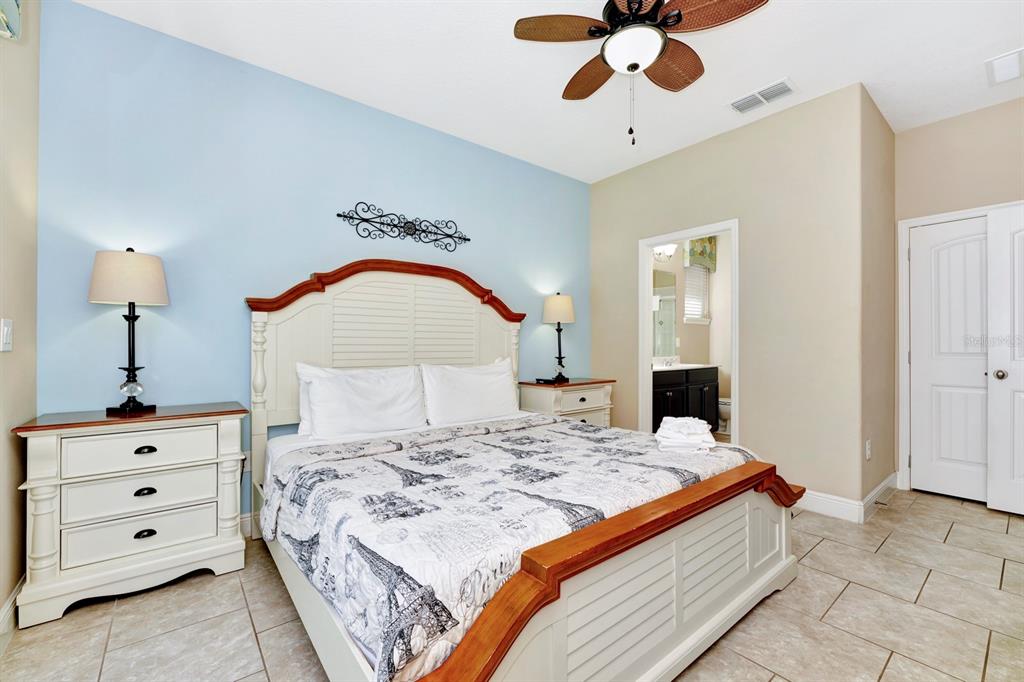 Slide show image of the Orlando Florida Home for Sale 28
