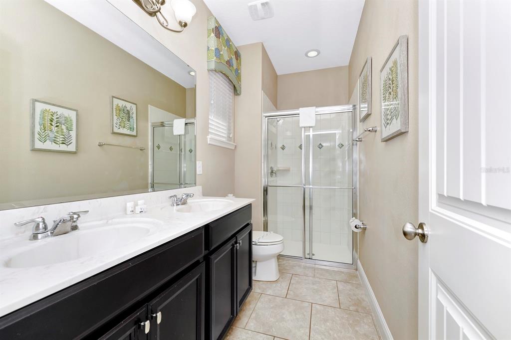 Slide show image of the Orlando Florida Home for Sale 29