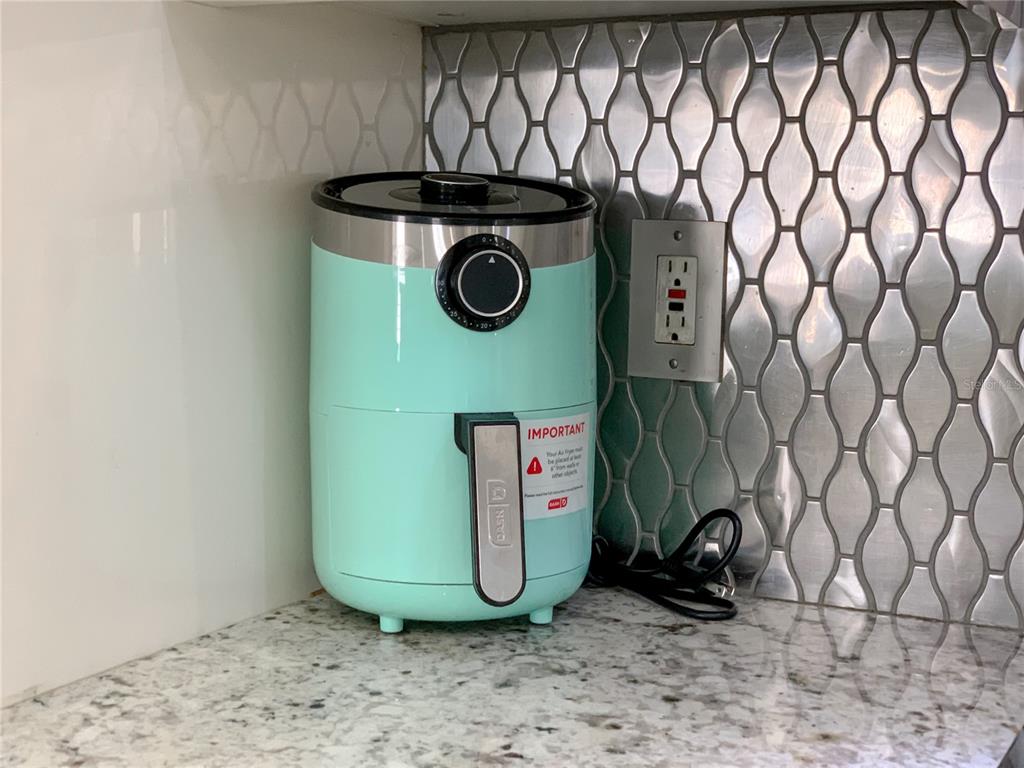 Slide show image of the Orlando Florida Home for Sale 35