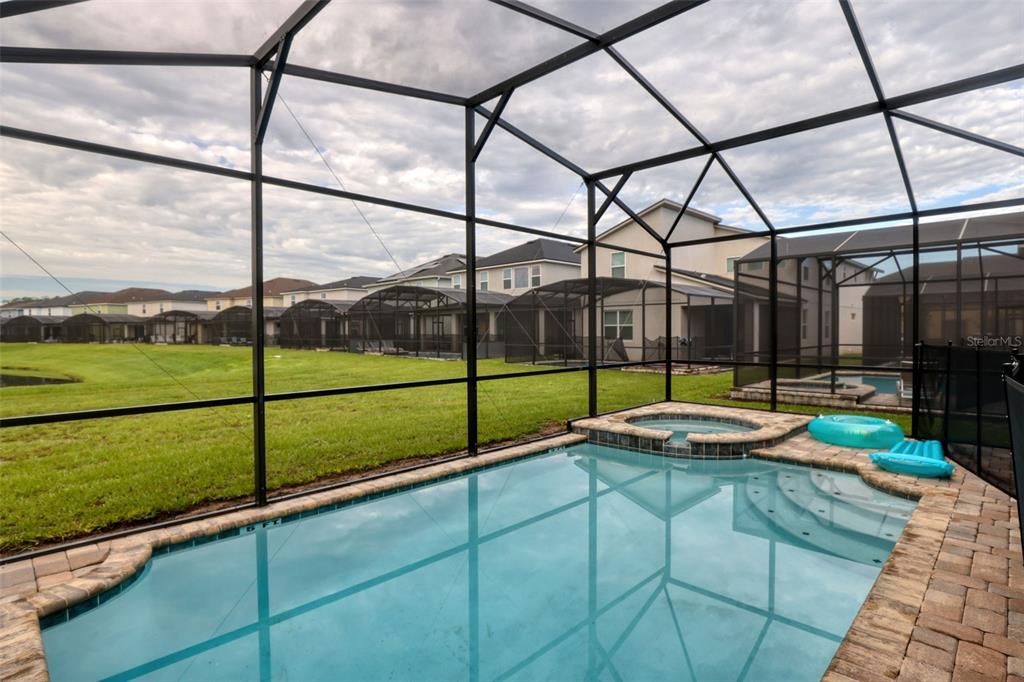 Slide show image of the Orlando Florida Home for Sale 38