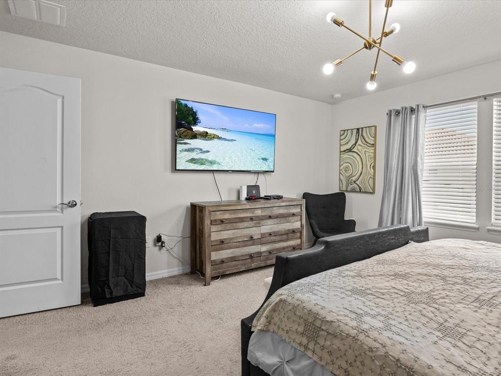 Slide show image of the Orlando Florida Home for Sale 17