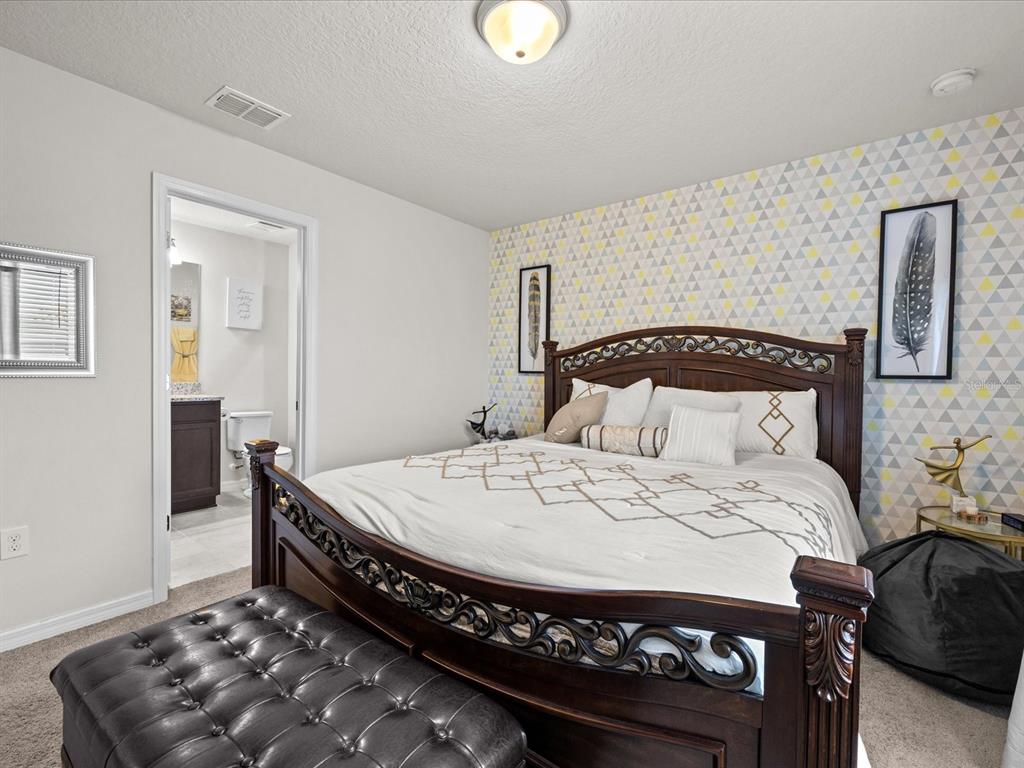 Slide show image of the Orlando Florida Home for Sale 23