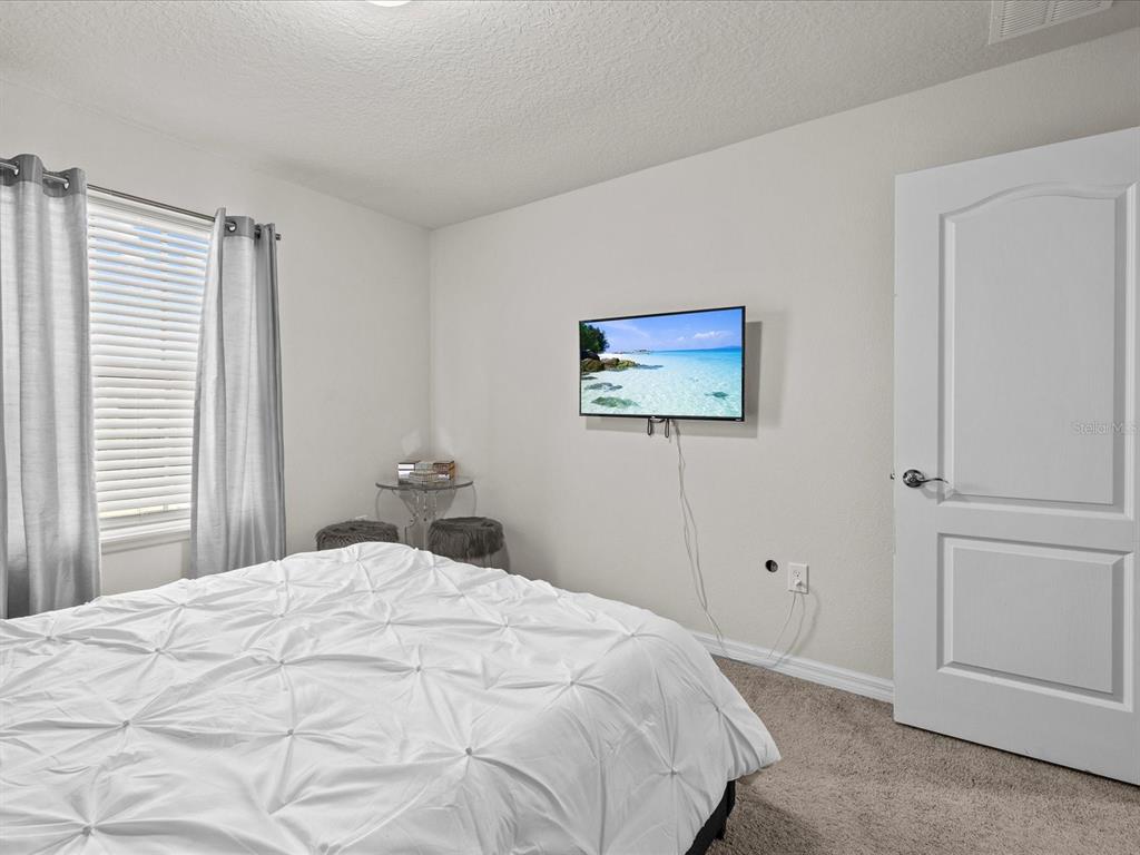 Slide show image of the Orlando Florida Home for Sale 26