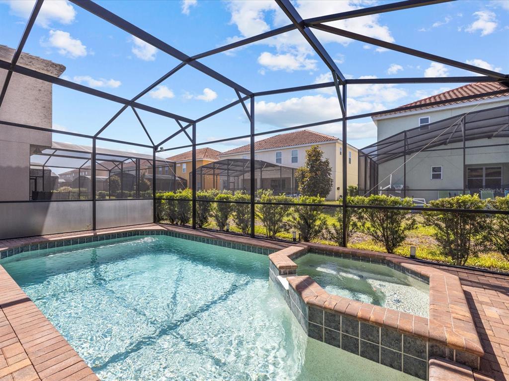 Slide show image of the Orlando Florida Home for Sale 32