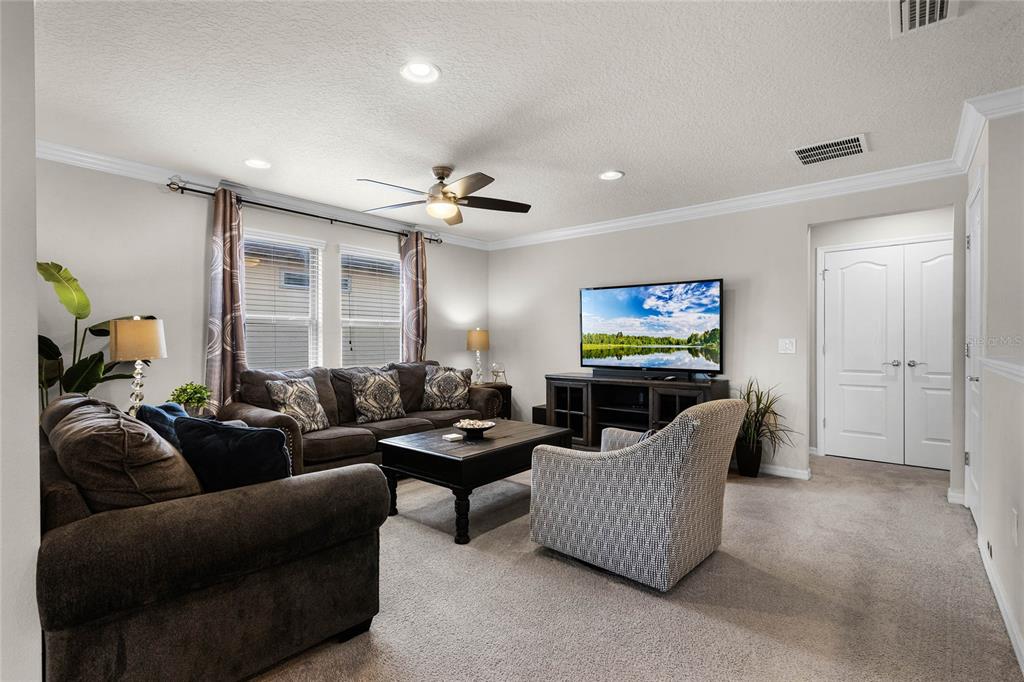 Slide show image of the Orlando Florida Home for Sale 11