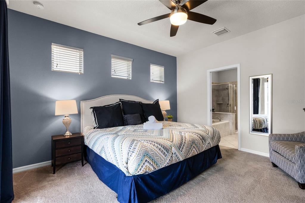 Slide show image of the Orlando Florida Home for Sale 26