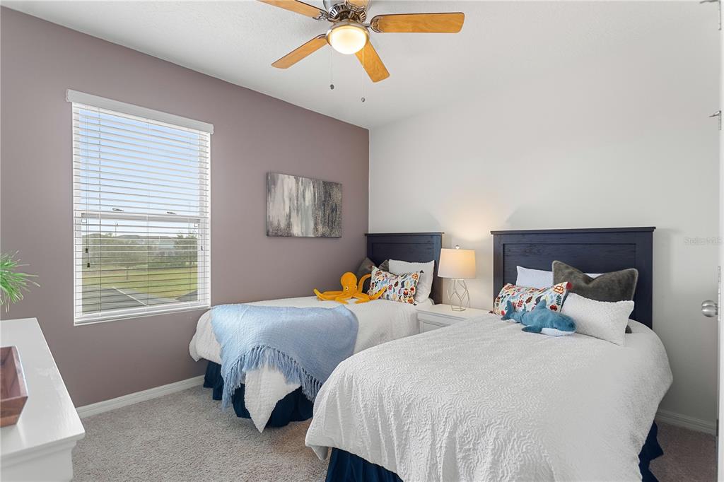 Slide show image of the Orlando Florida Home for Sale 33