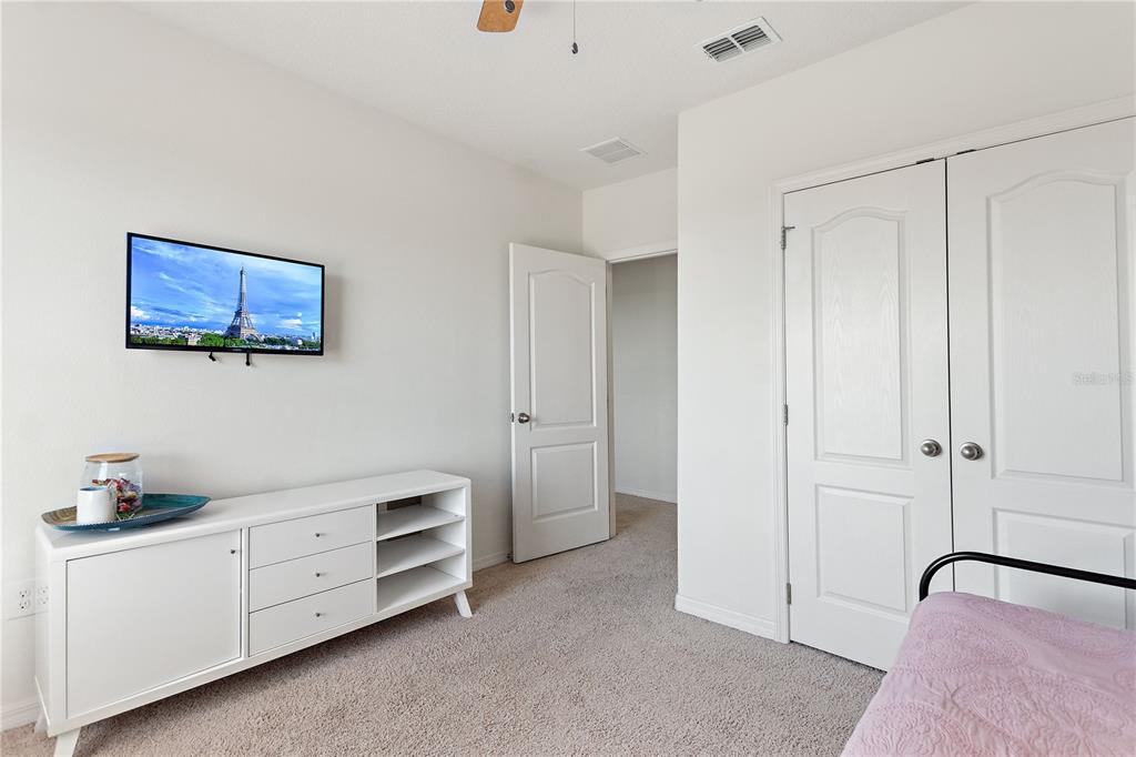 Slide show image of the Orlando Florida Home for Sale 37