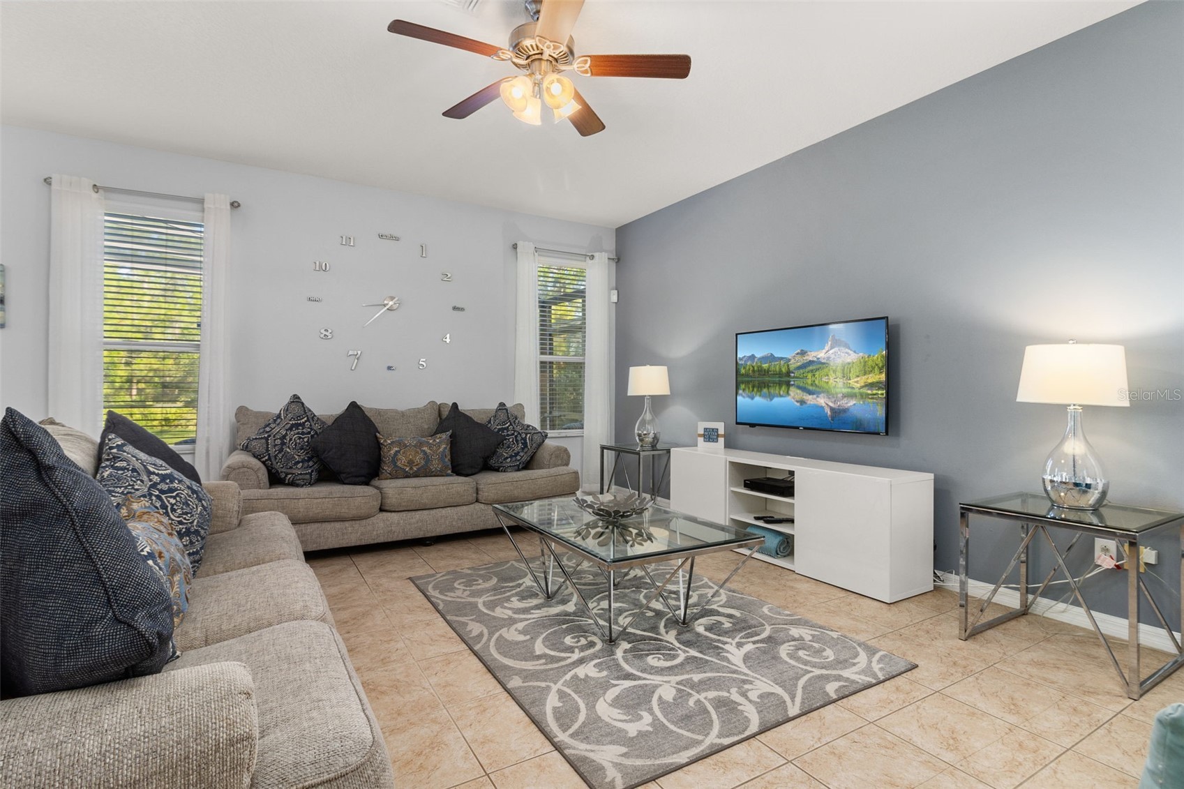 Slide show image of the Orlando Florida Home for Sale 16