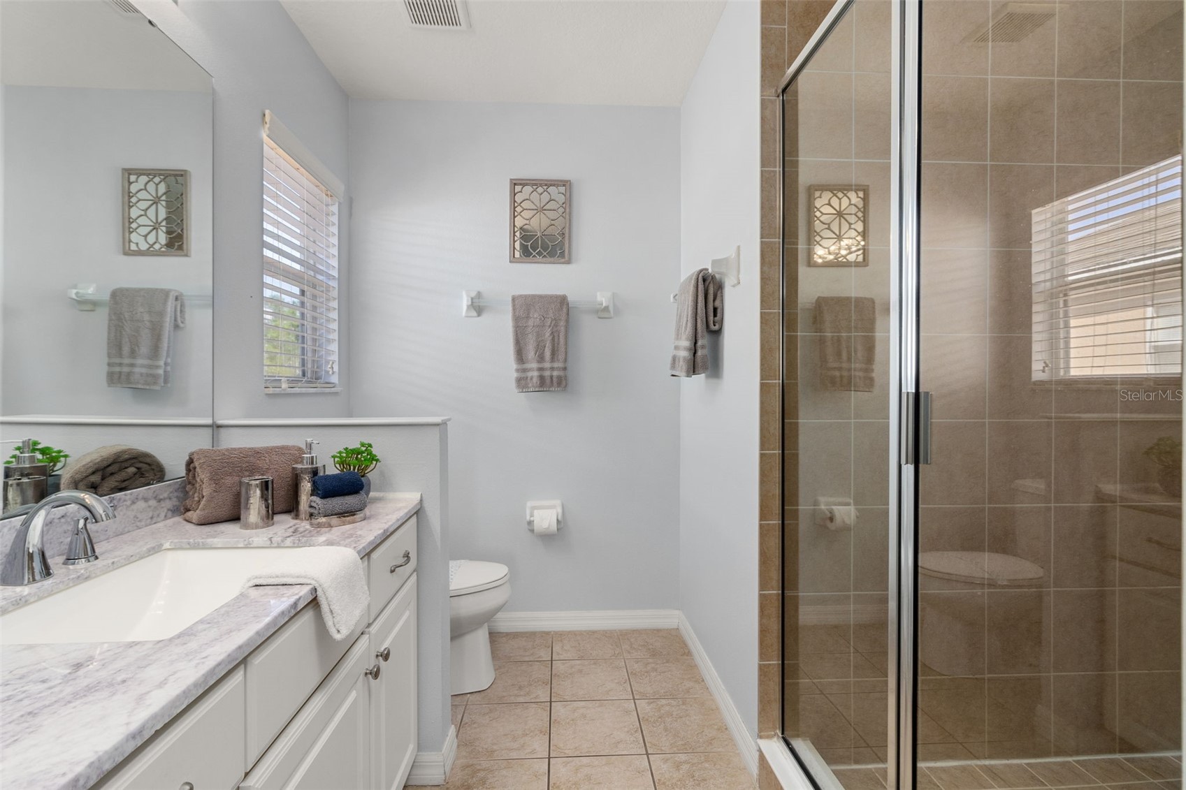 Slide show image of the Orlando Florida Home for Sale 30