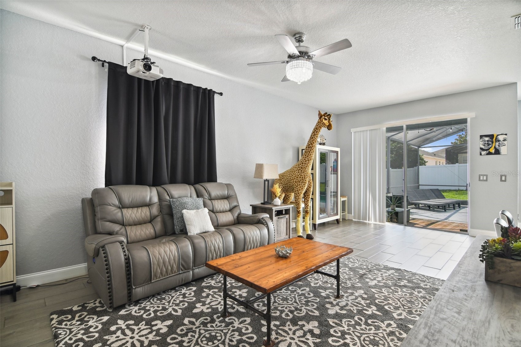 Slide show image of the Orlando Florida Home for Sale 03