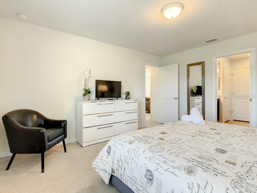 Slide show image of the Orlando Florida Home for Sale 22