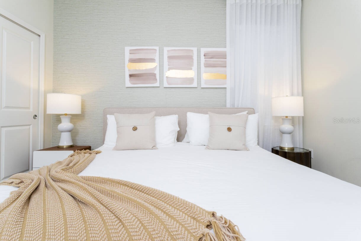 Slide show image of the Orlando Florida Home for Sale 25