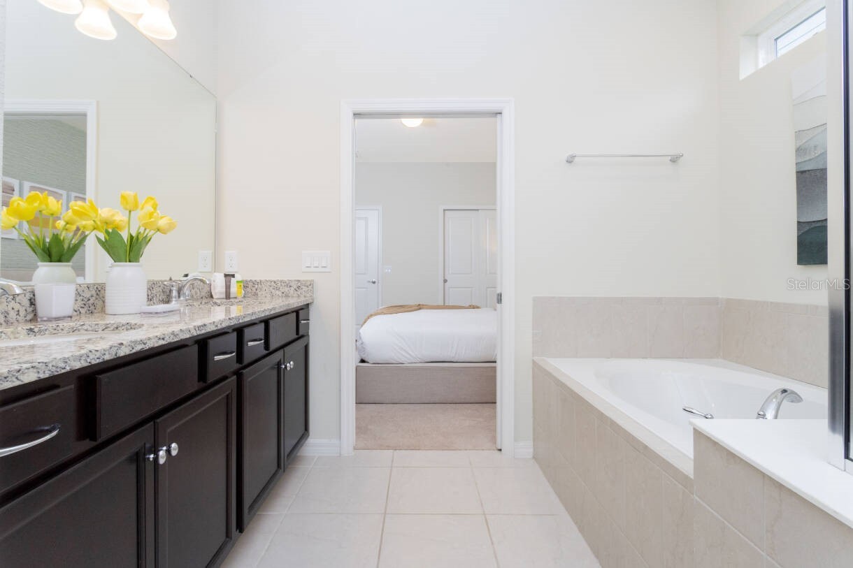 Slide show image of the Orlando Florida Home for Sale 37