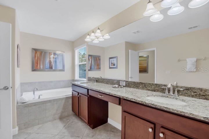 Slide show image of the Orlando Florida Home for Sale 16