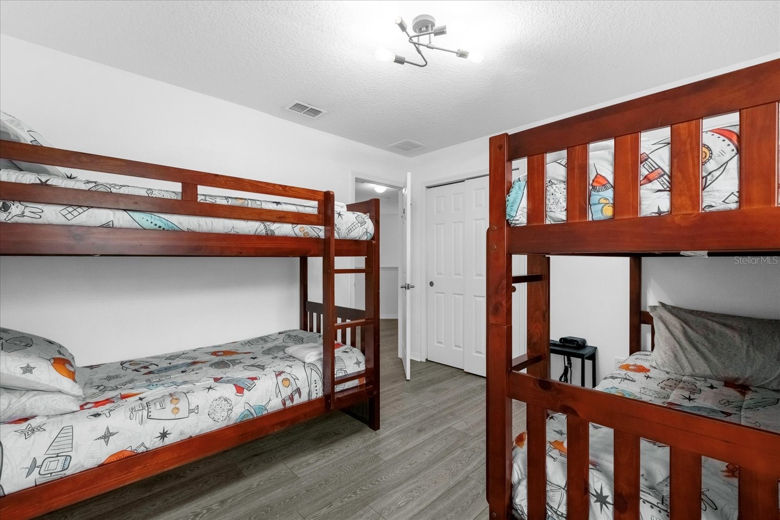 Slide show image of the Orlando Florida Home for Sale 33