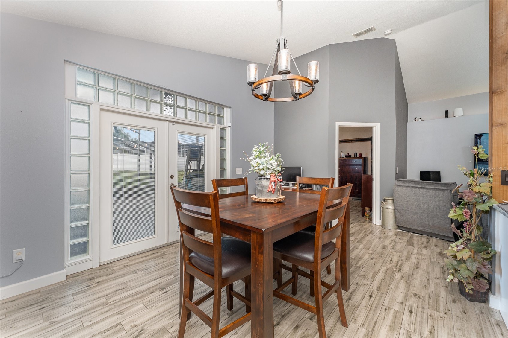 Slide show image of the Orlando Florida Home for Sale 14