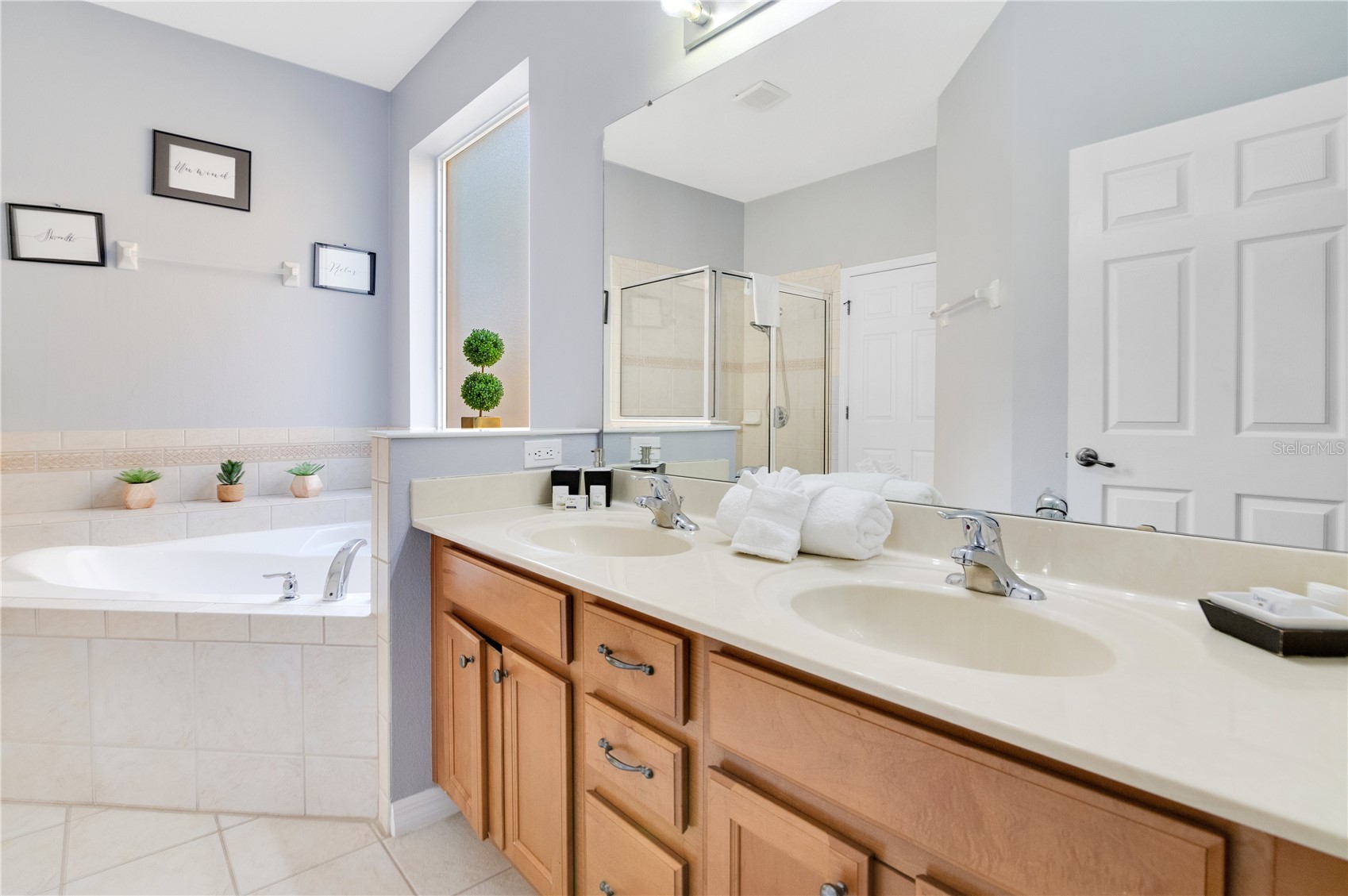 Slide show image of the Orlando Florida Home for Sale 18