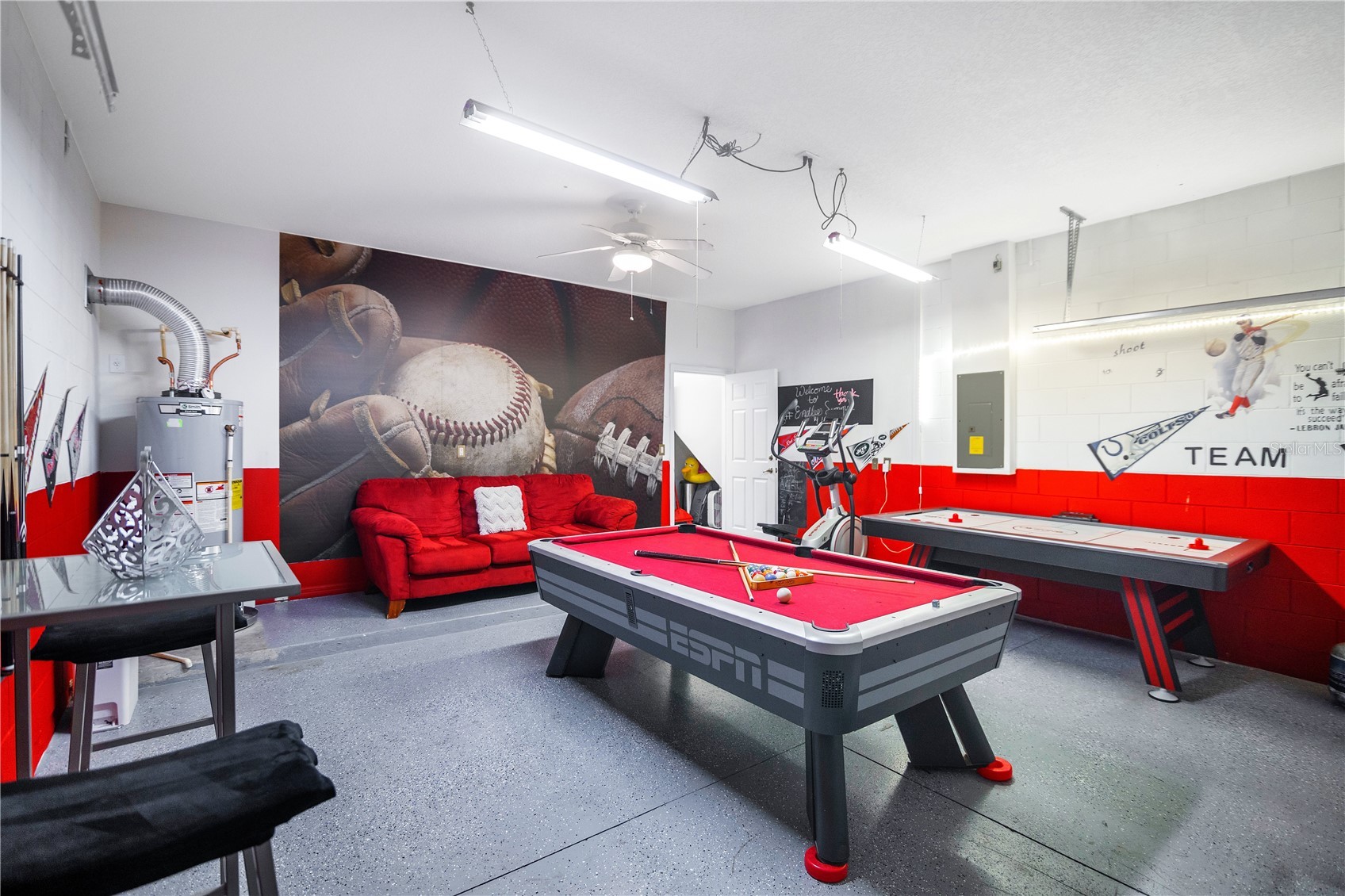 Slide show image of the Orlando Florida Home for Sale 37