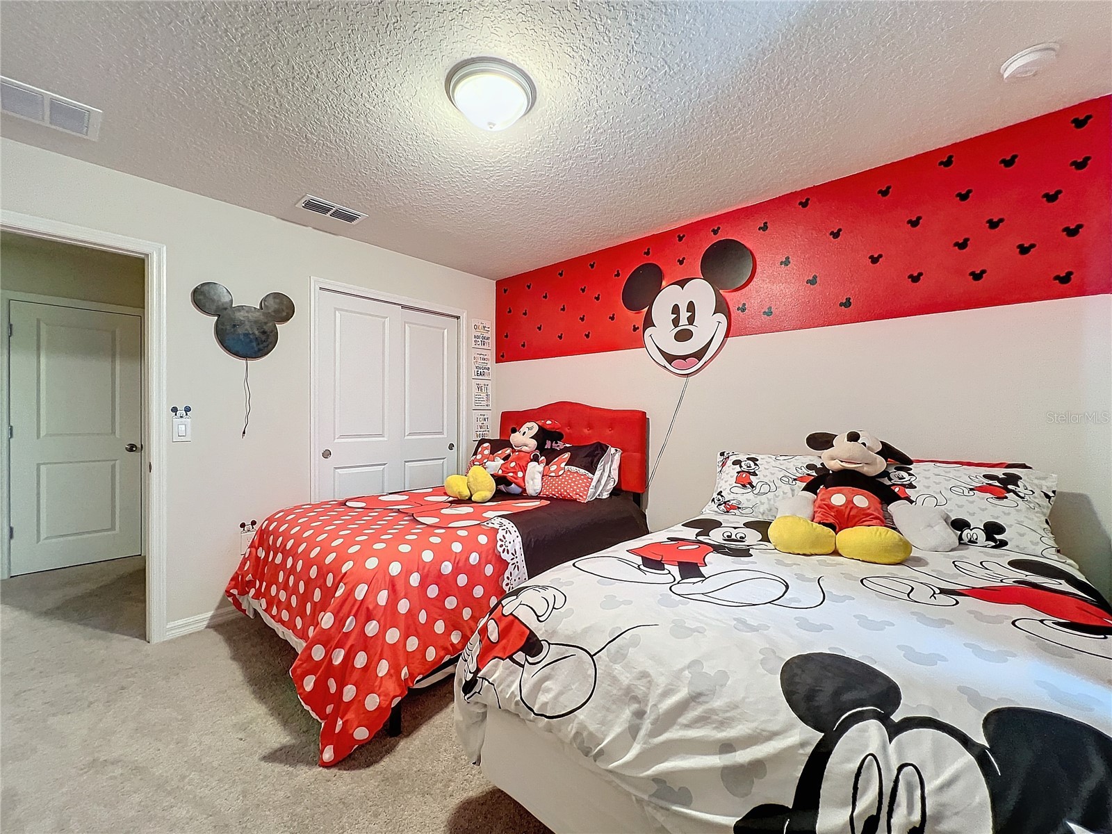 Slide show image of the Orlando Florida Home for Sale 38