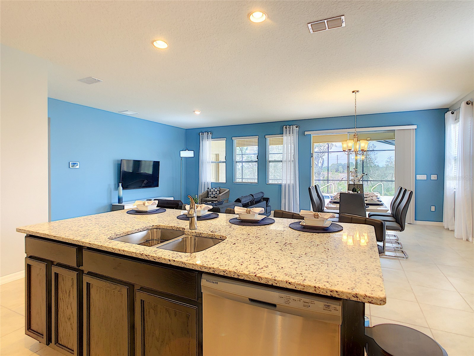 Slide show image of the Orlando Florida Home for Sale 16