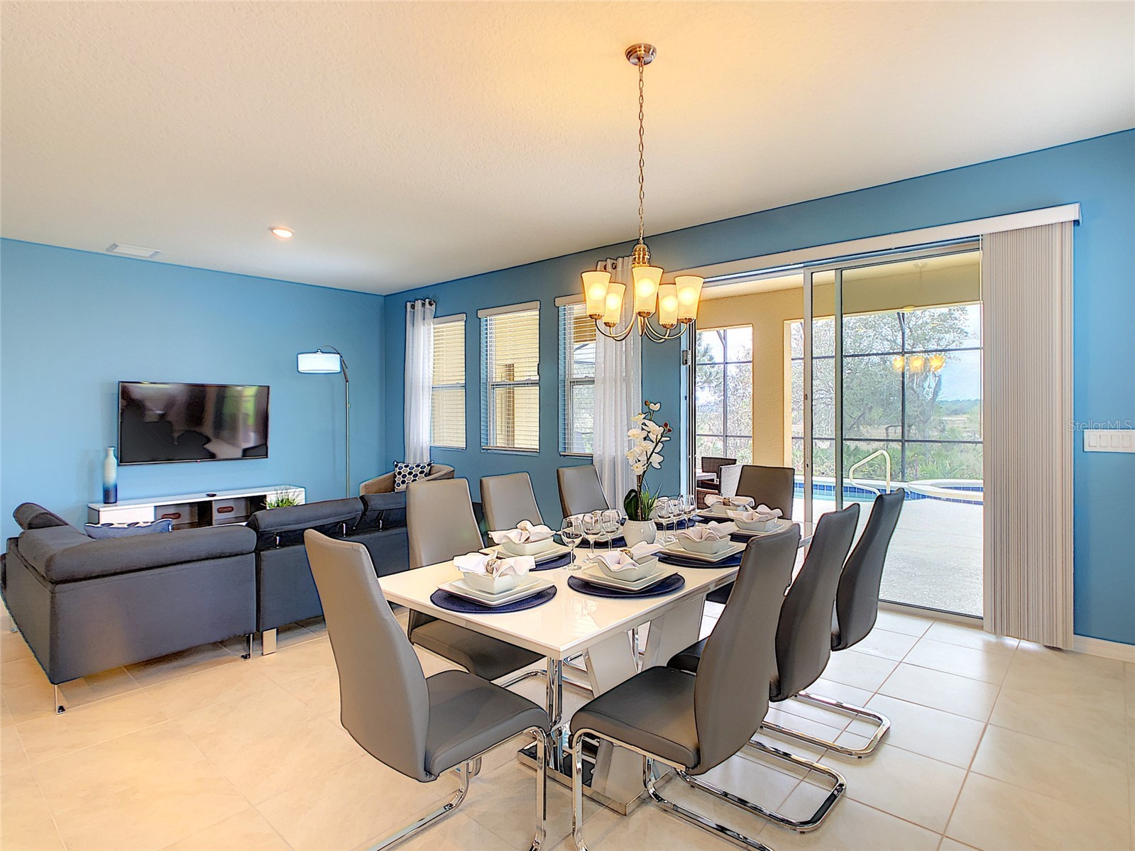 Slide show image of the Orlando Florida Home for Sale 22